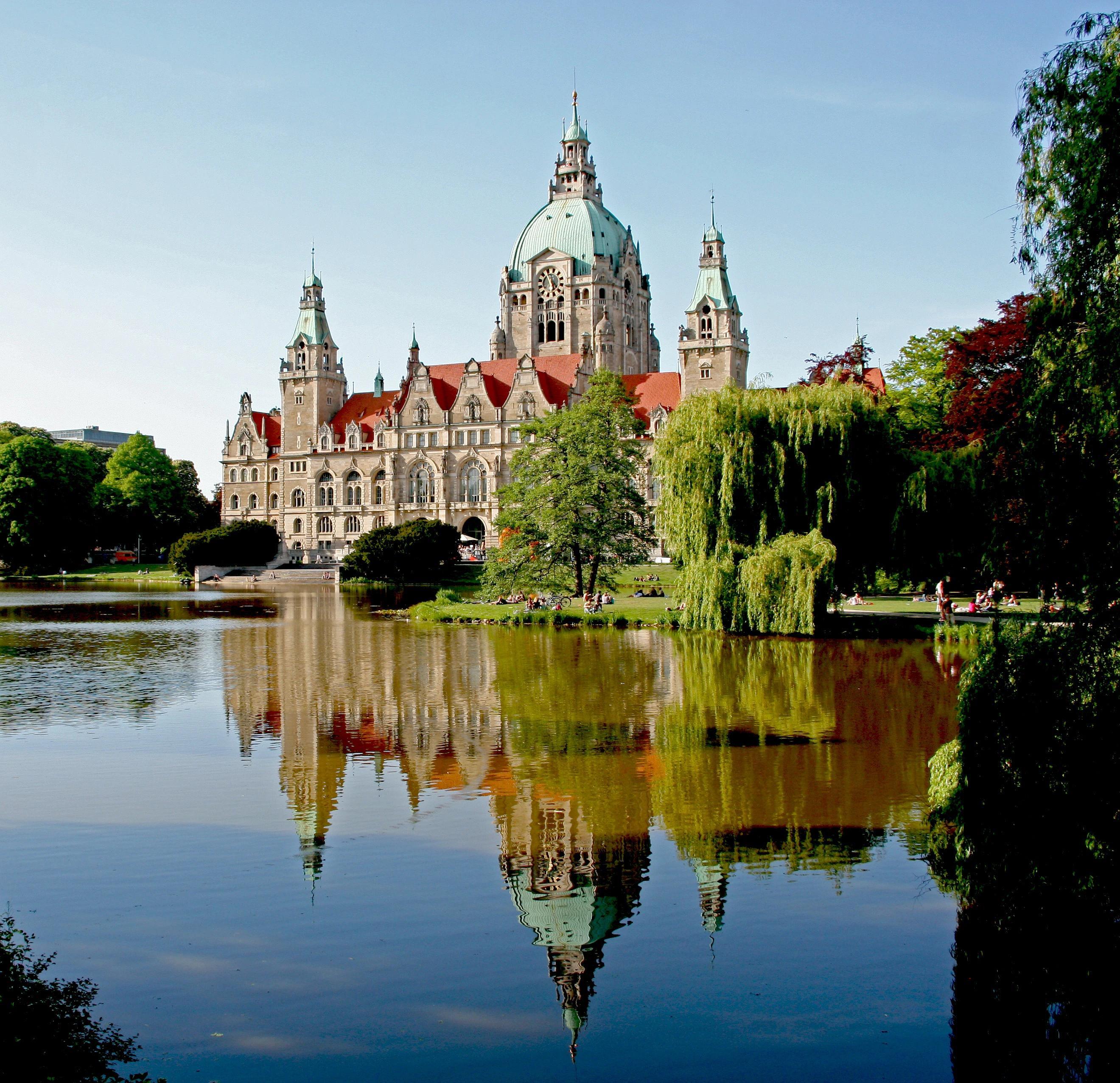 마슈 연못 남단 (신 시청사 반영점)