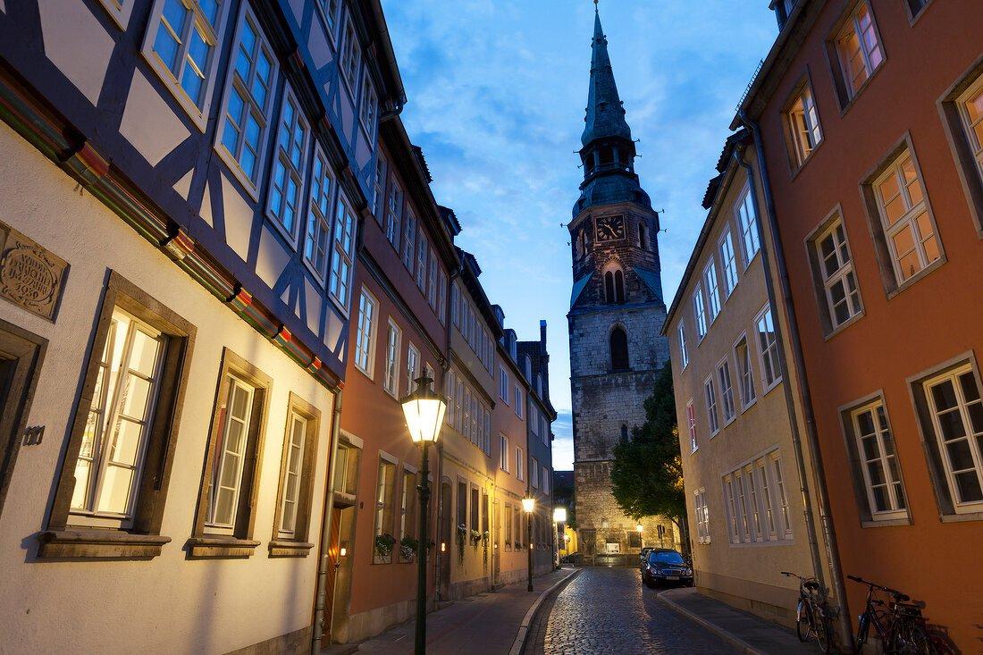 크로이츠슈트라세에서 바라본 교회 탑