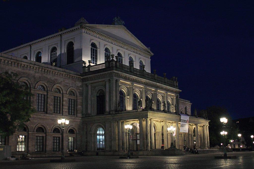 오페라 하우스 정면 (북서편)