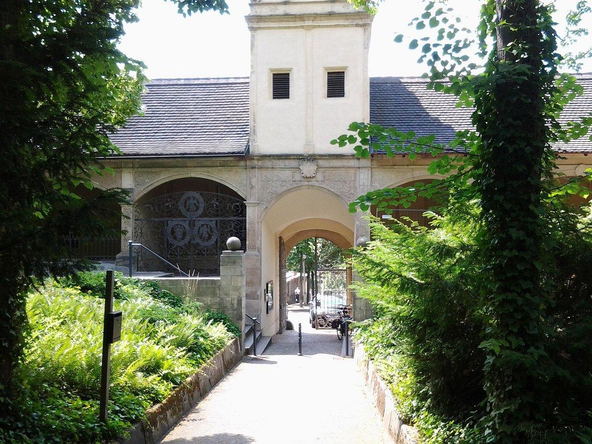 🪦 도시 묘지(슈타트고테스아커)