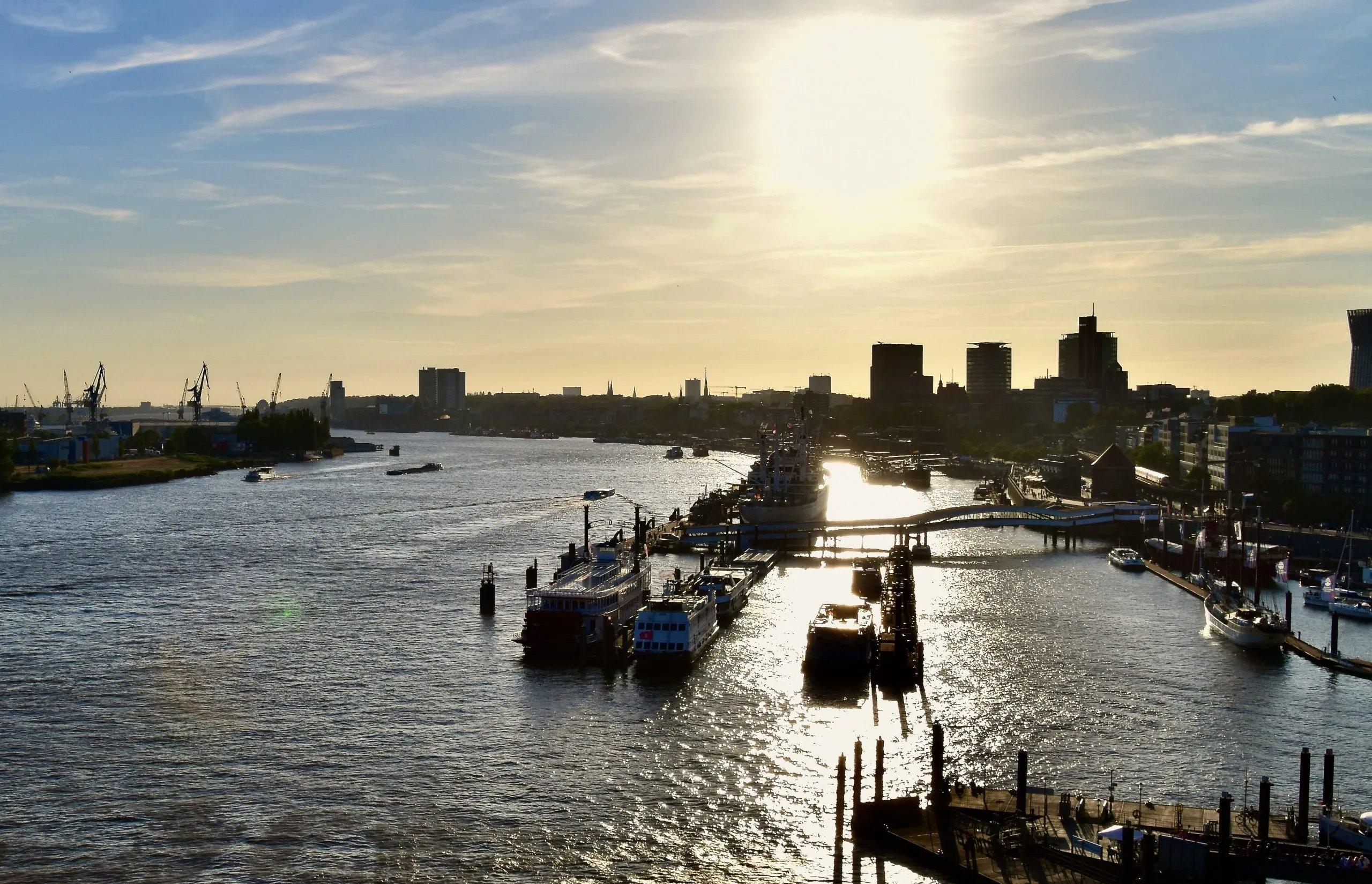 엘베강 건너편 또는 페리 위