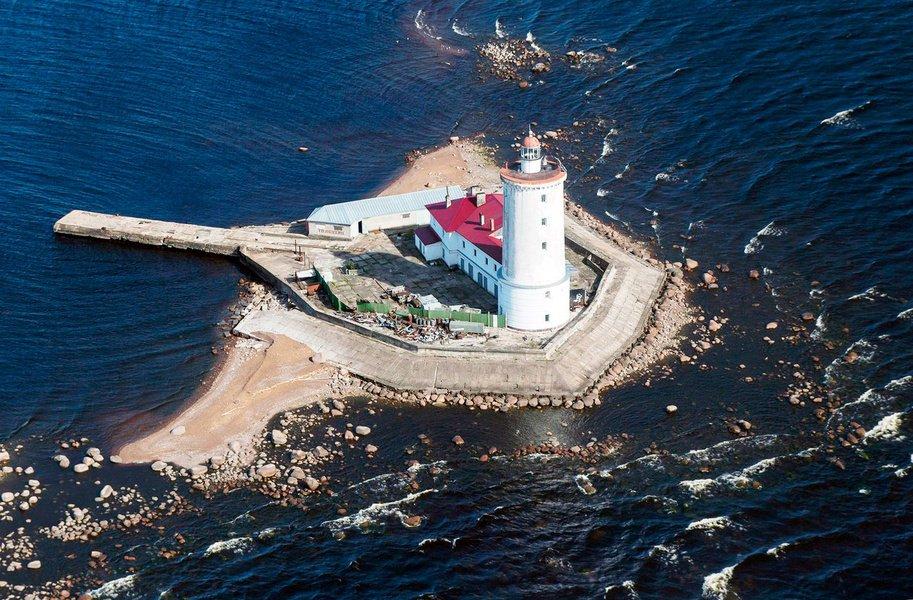 서쪽 해안가 (톨부힌 등대 배경)