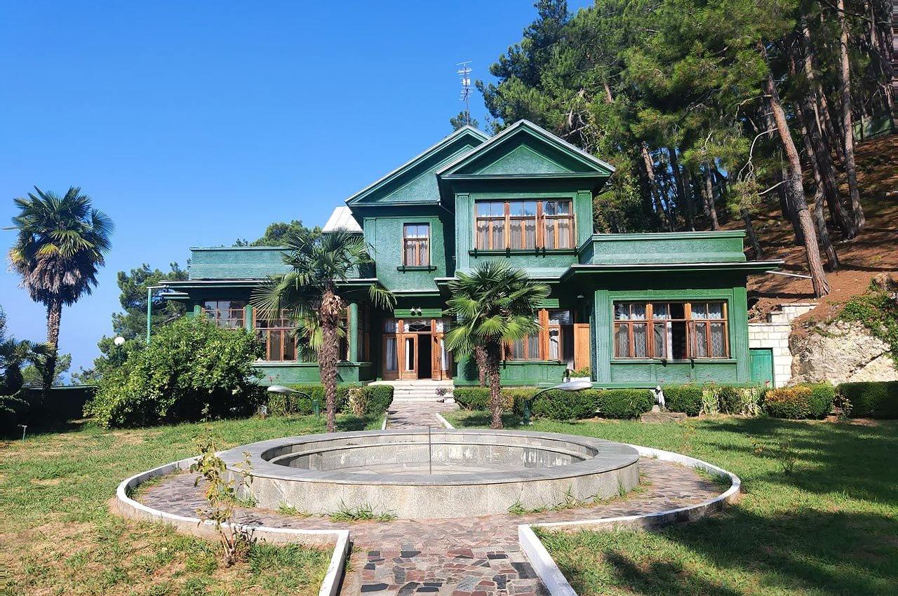 🏛️ 스탈린의 별장 (다차 스탈리나)