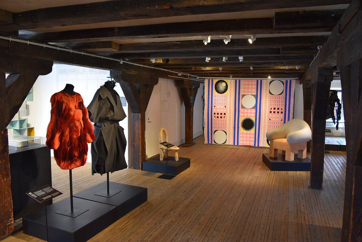 🏛️ 폼/디자인 센터 (Form/Design Center)