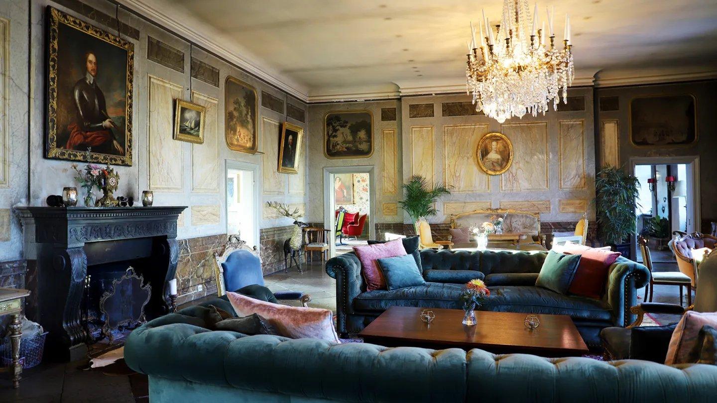 역사적인 내부 살롱 및 객실