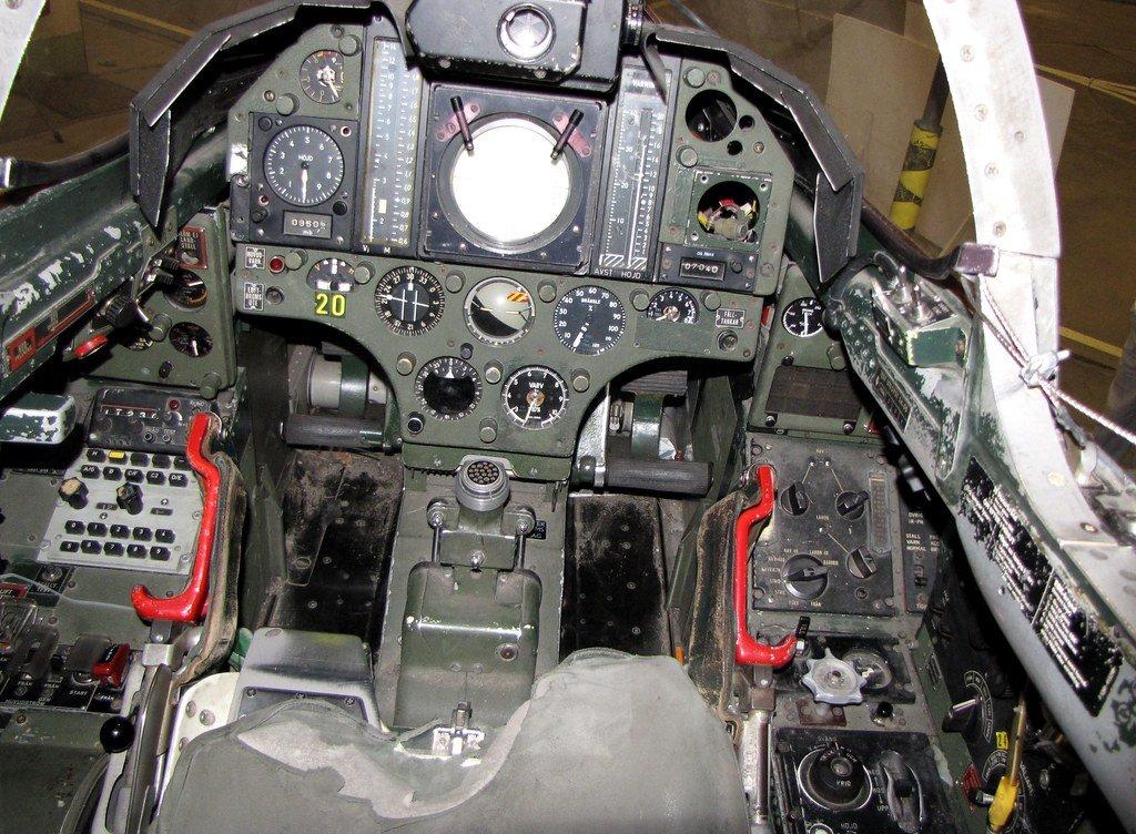 전투기 및 헬리콥터 조종석 내부