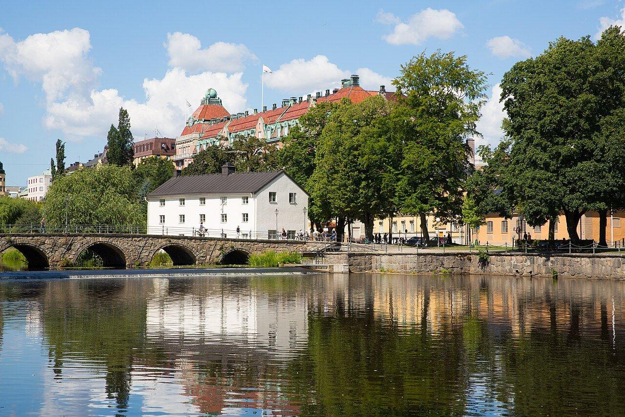 스바르트 강변 및 공원 내 예술 조형물