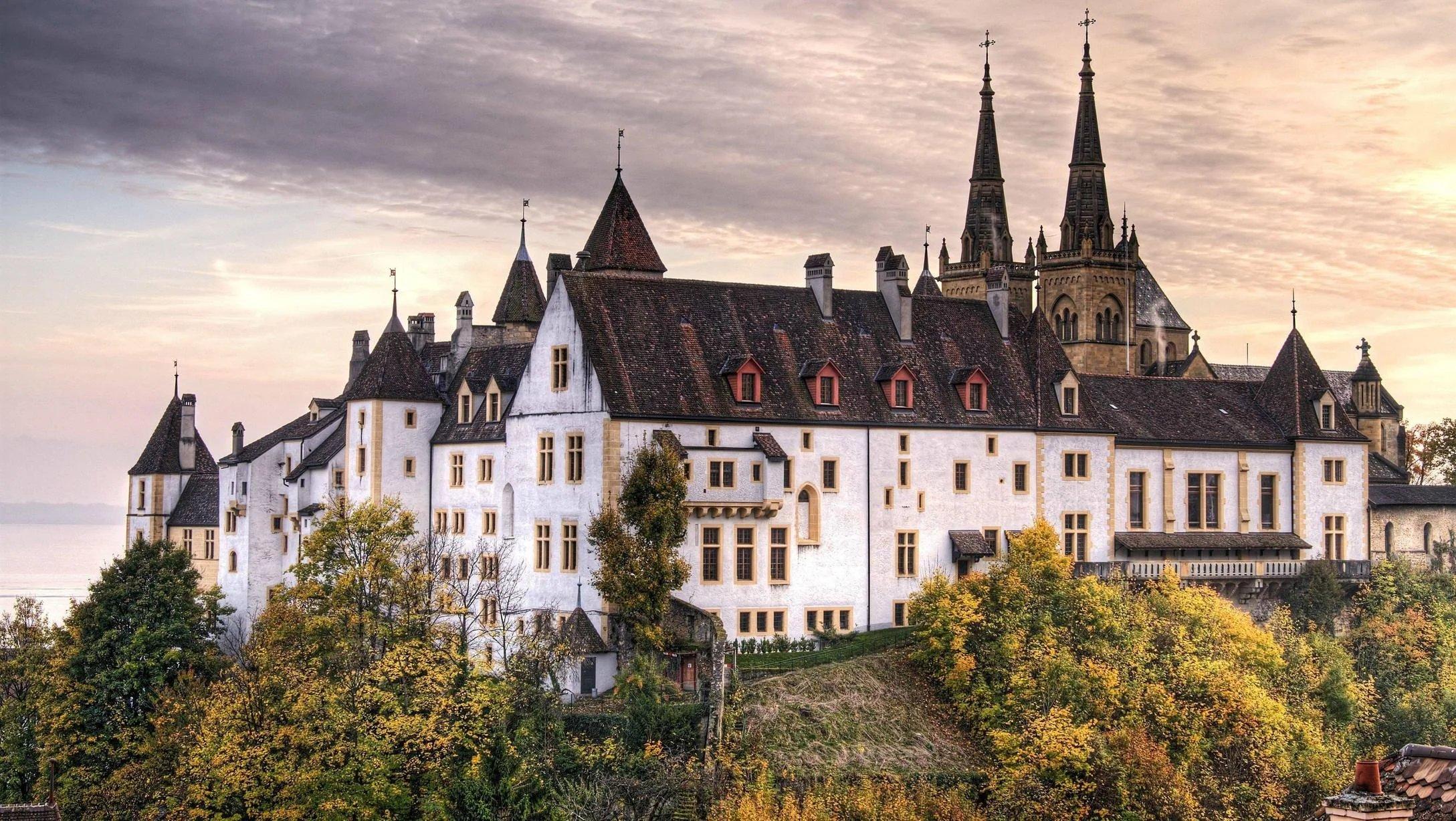 성 안뜰 (Courtyard)