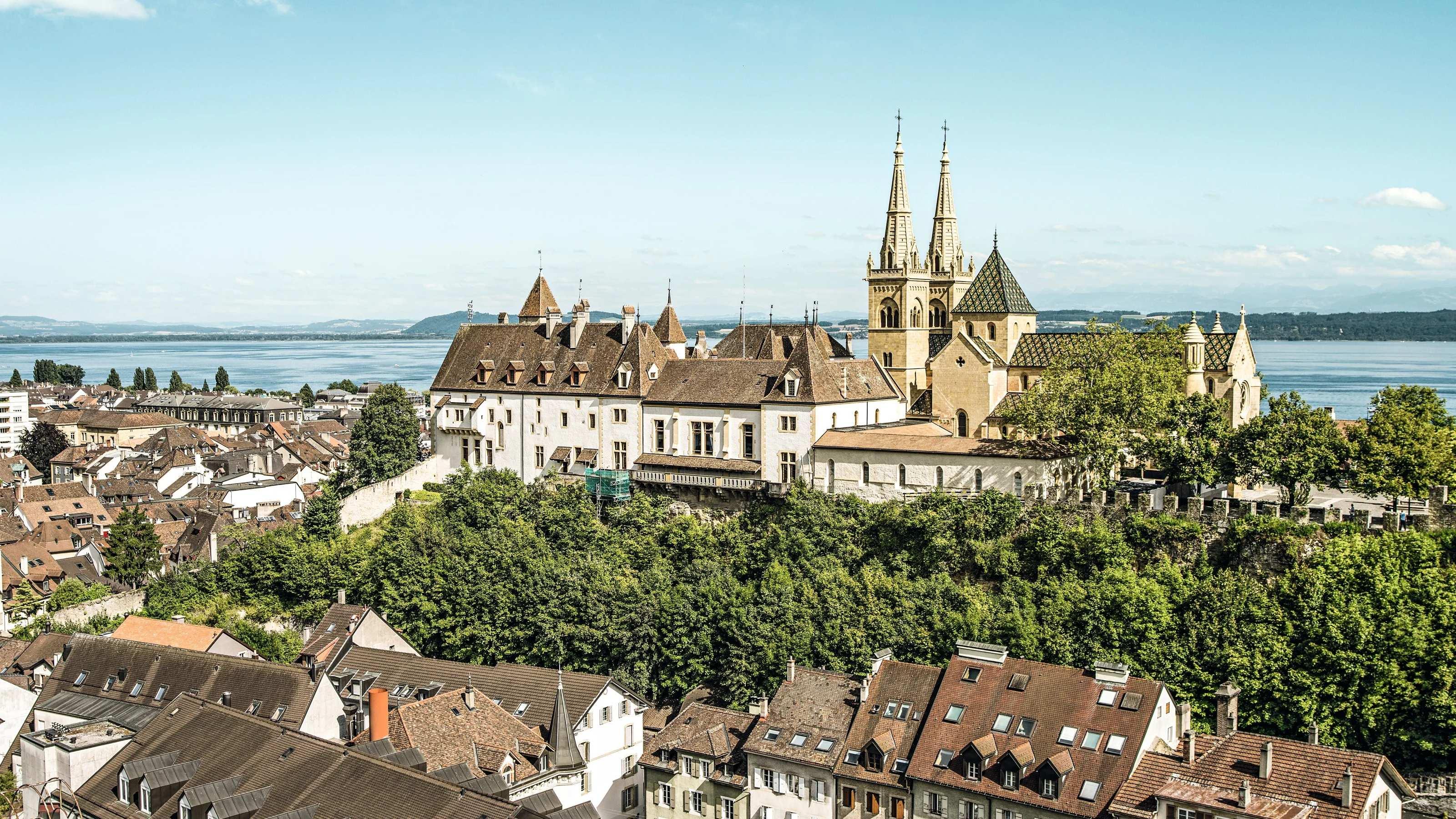 교회 앞 광장 및 성벽 위