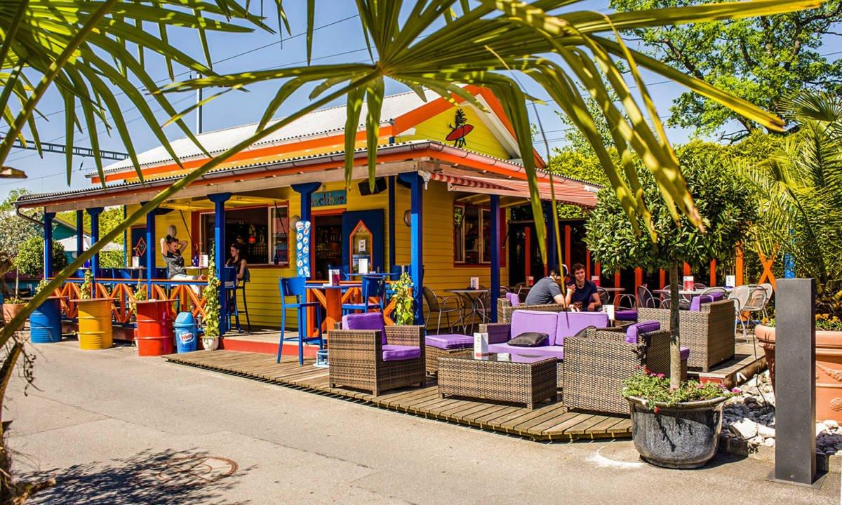 비치 바 및 레스토랑 테라스