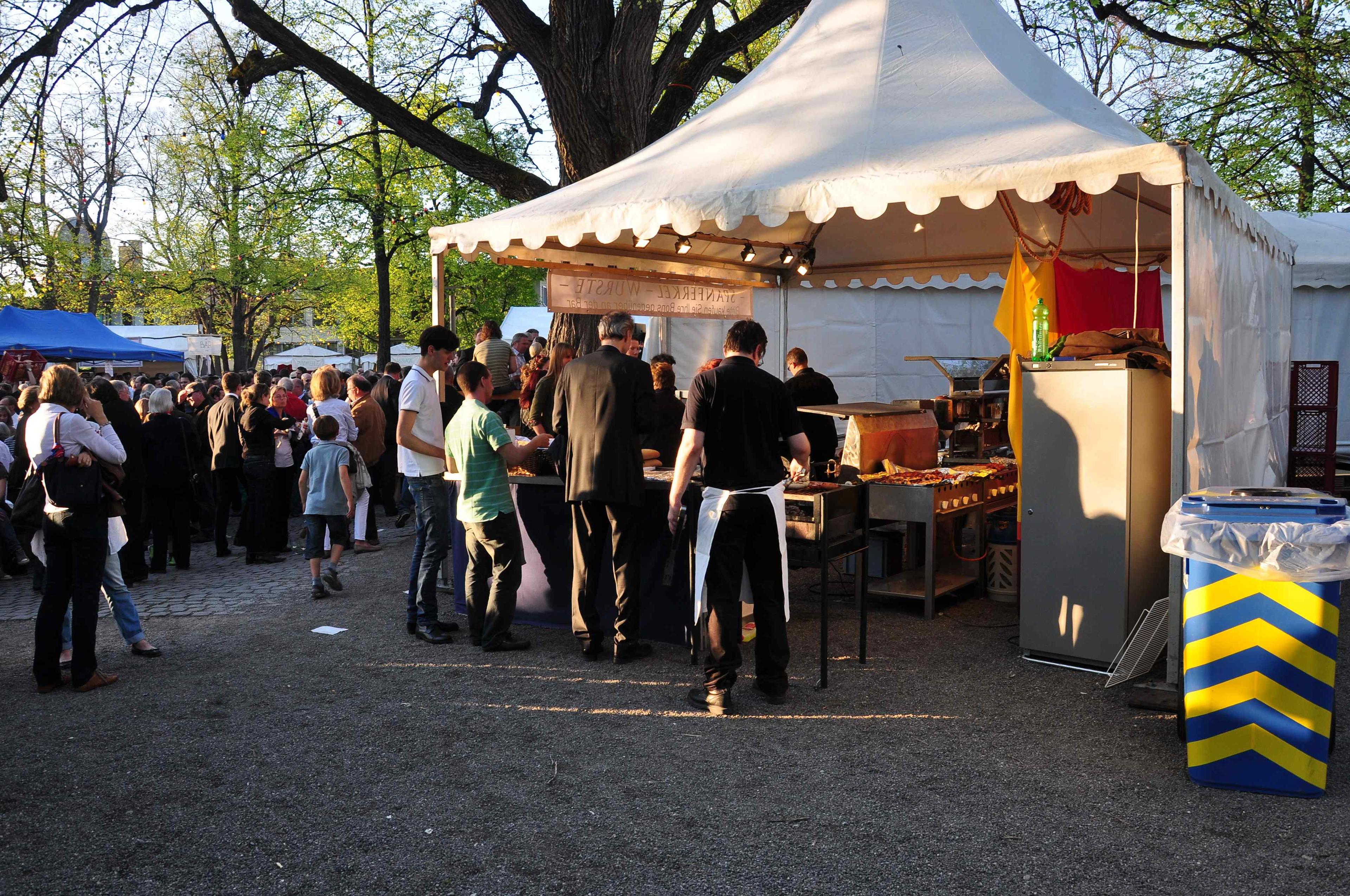 젝셀로이텐 축제 기간 린덴호프 언덕