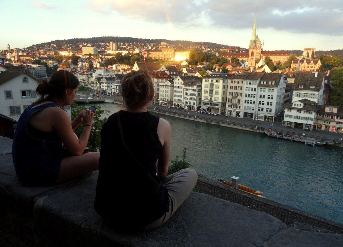 전망대 가장자리 (리마트 강 방향)