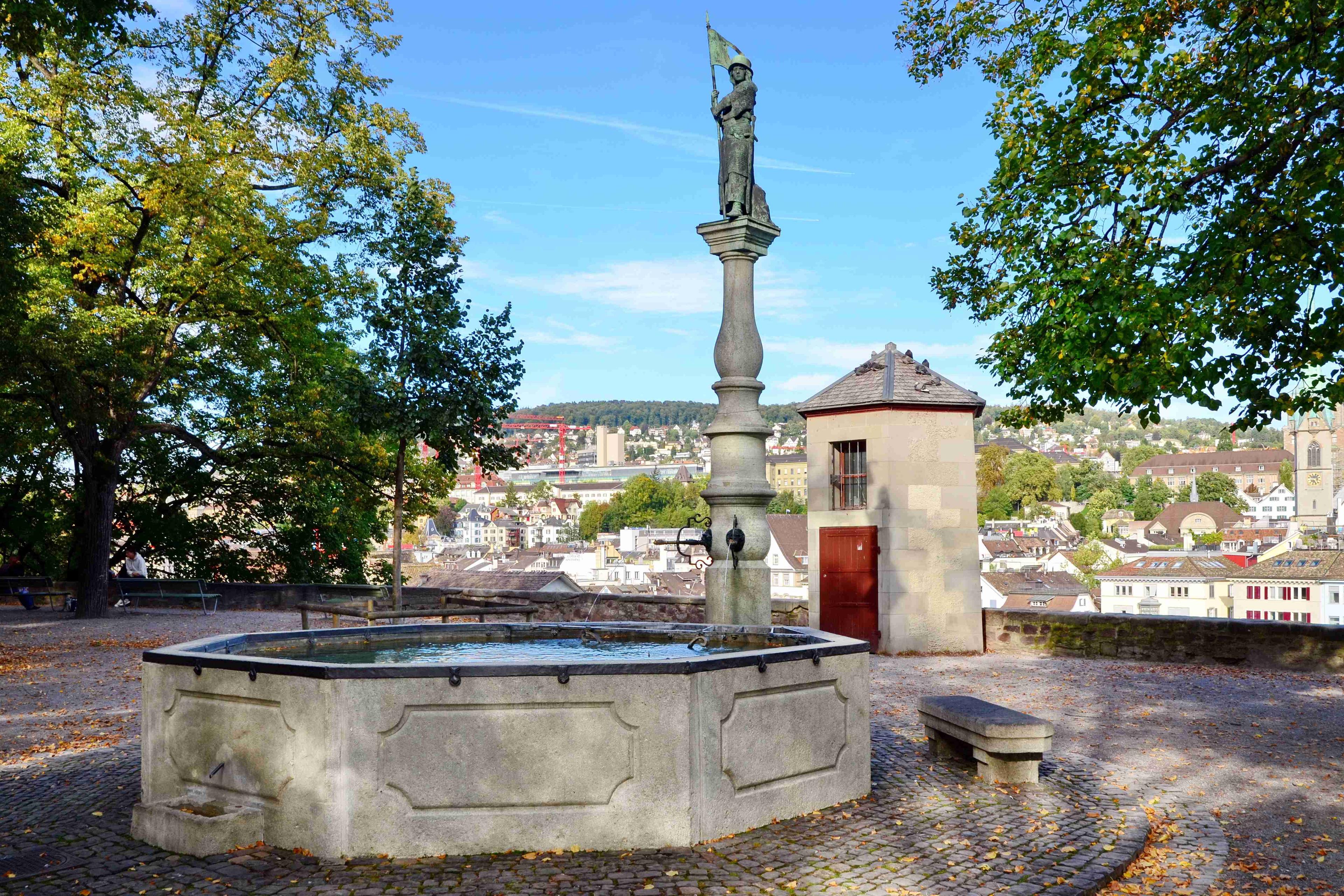 헤트비히 분수와 주변