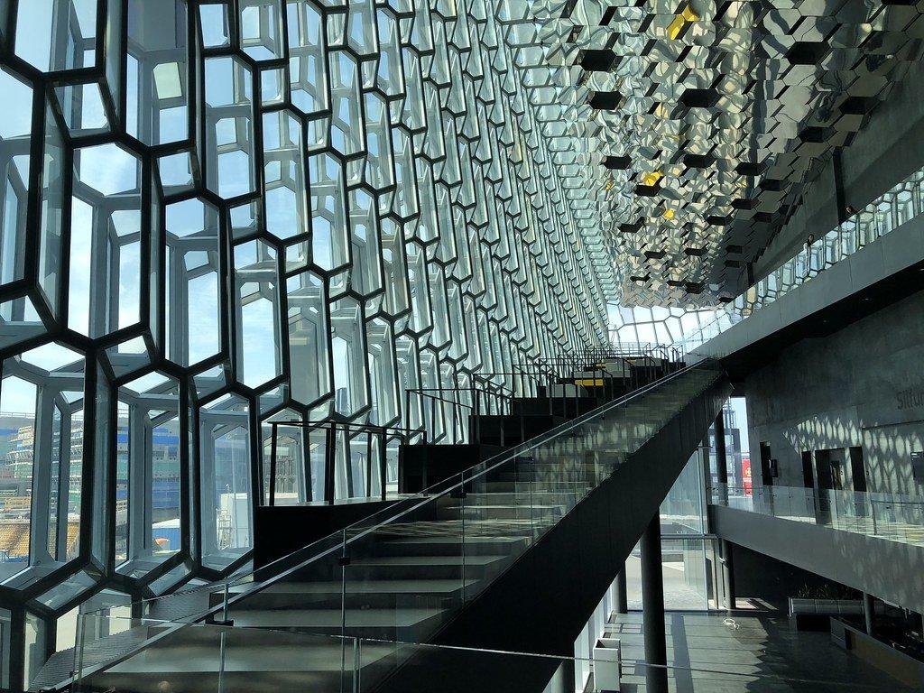 내부 계단 및 다층 구조 공간