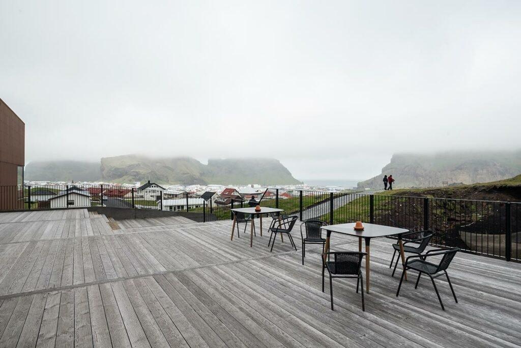 박물관 2층 테라스 또는 창가