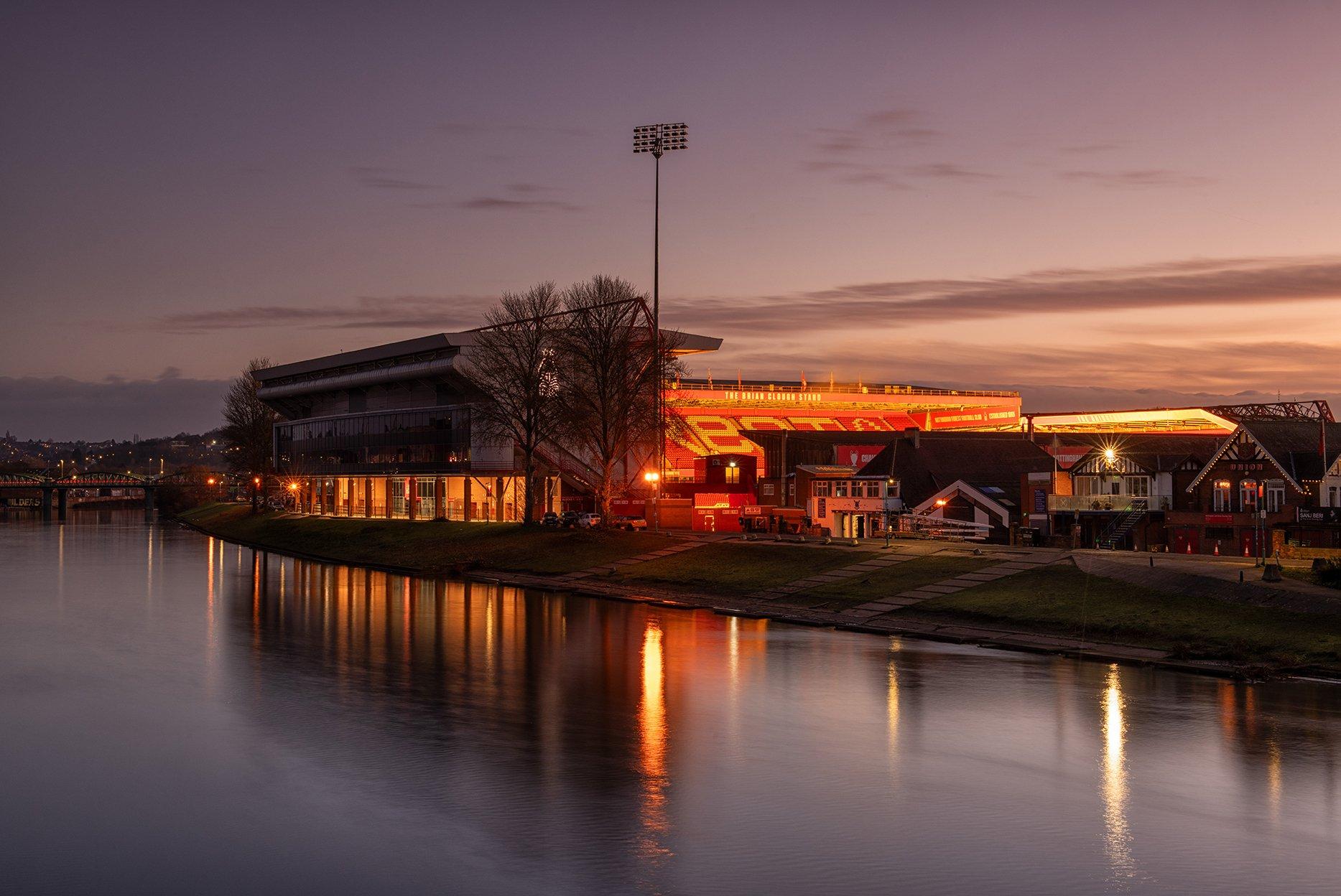 트렌트 강변에서 바라본 경기장 전경