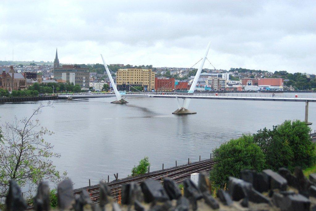 에브링턴 광장 쪽에서 바라본 다리 입구