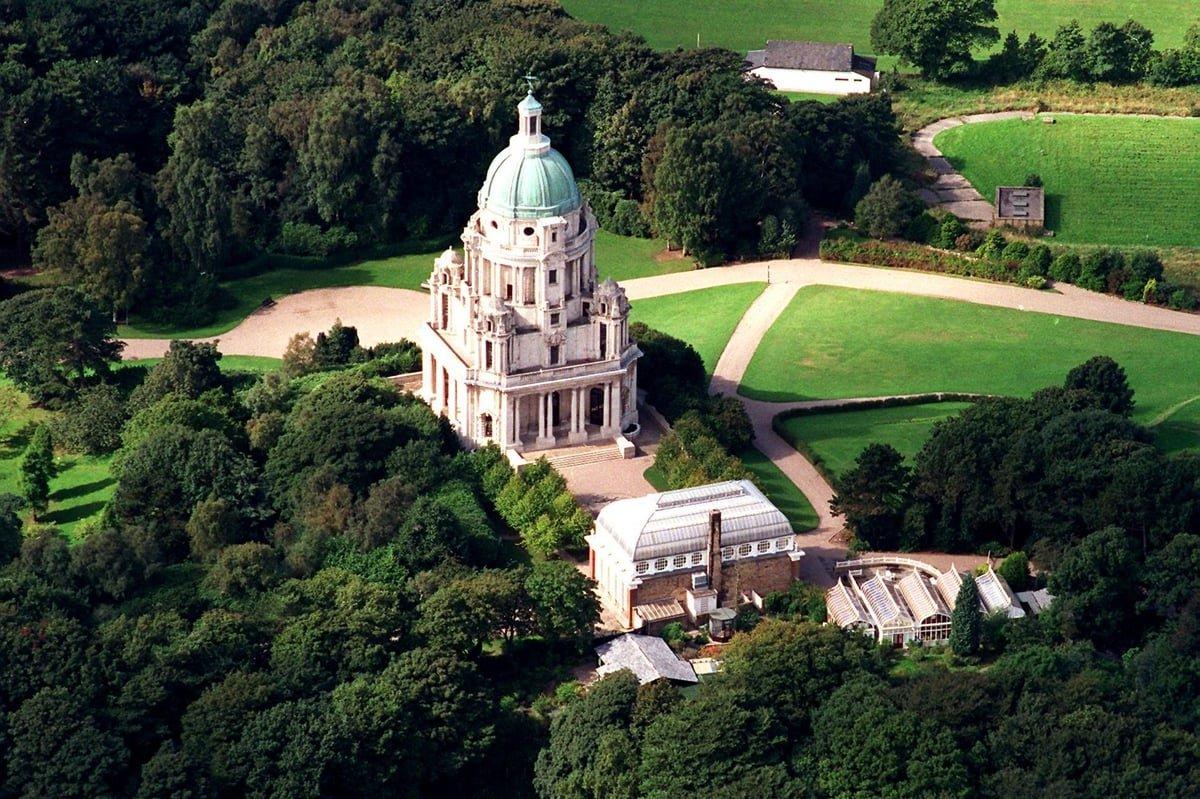 애슈턴 기념관 외부 및 내부