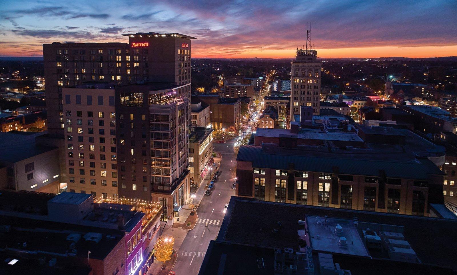 애슈턴 기념관 발코니