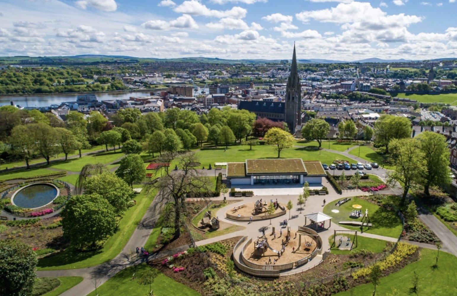 계절별 정원 (장미 정원, 화단 등)