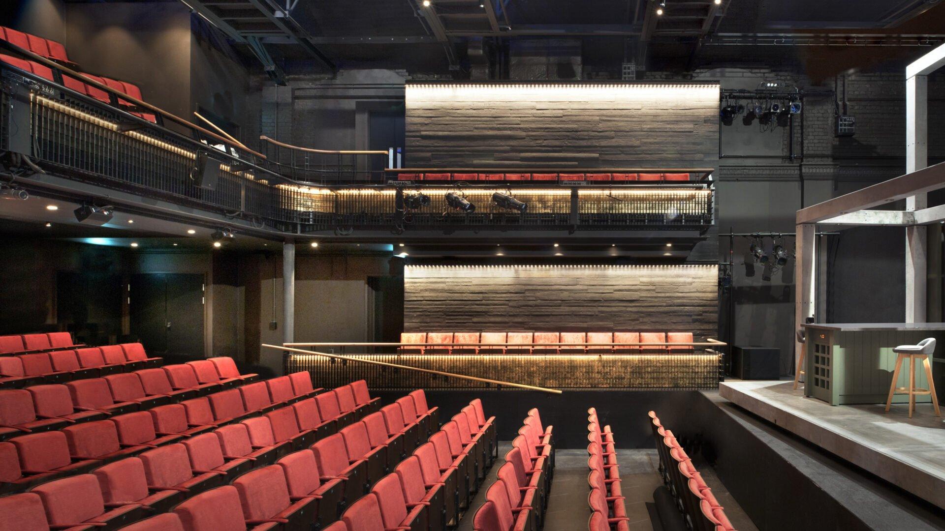 🎭 가마 극장 (킬른 시어터)