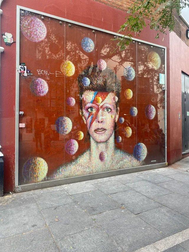 ⚡ 데이비드 보위 기념 벽화 (데이비드 보위 메모리얼)