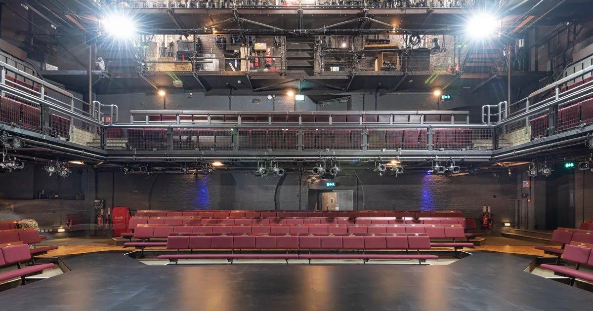 🎭 돈마 웨어하우스 (Donmar Warehouse)