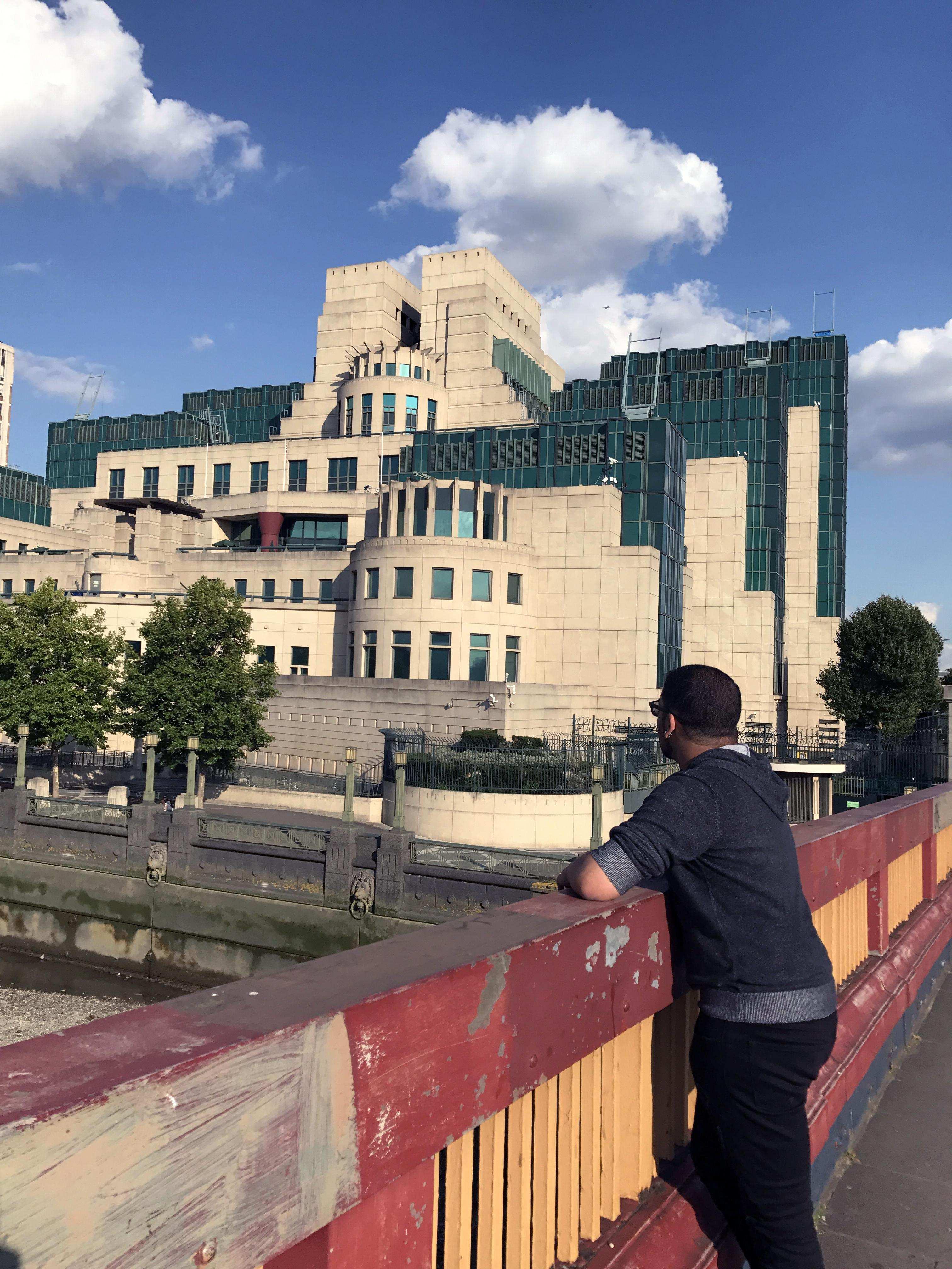 다리 중앙에서 남쪽(상류) 방향