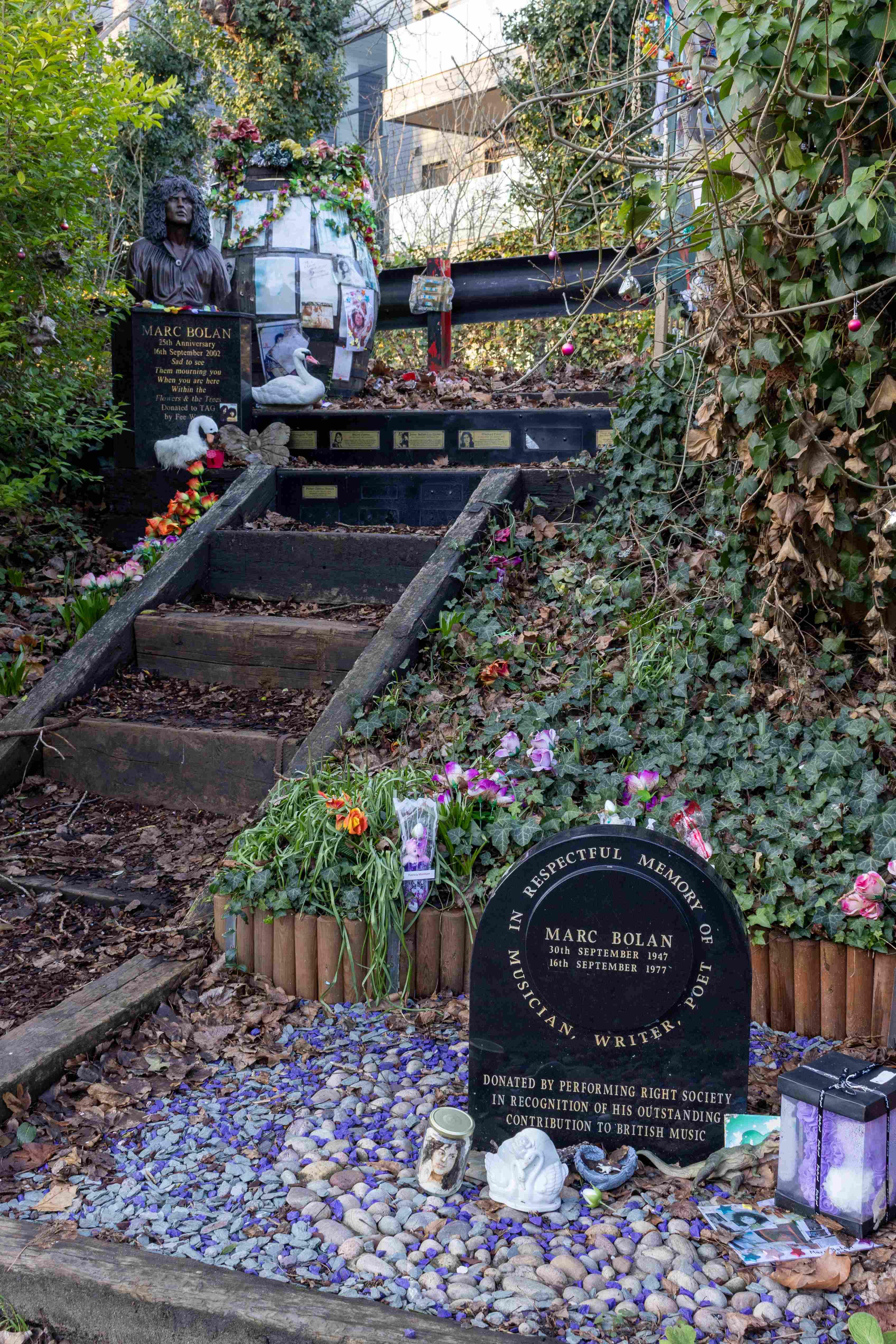 🎸 마크 볼란의 록 성지 (마크 볼란스 록 슈라인)