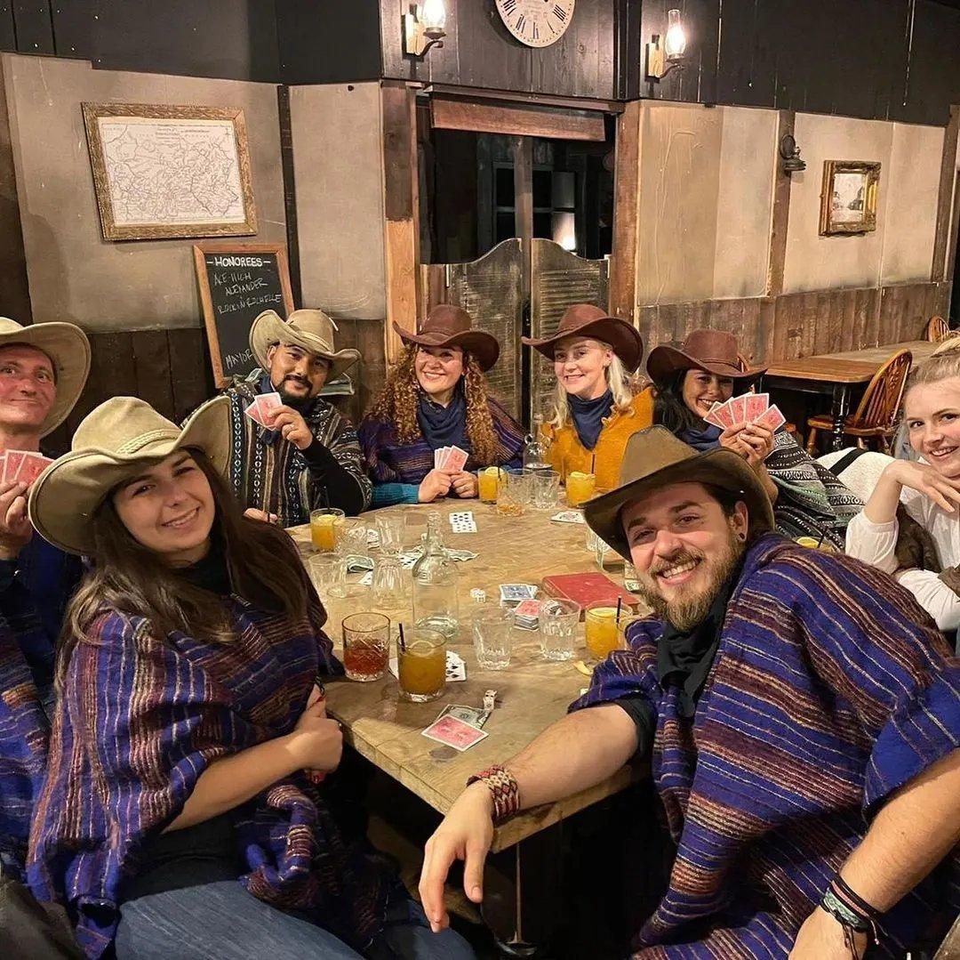 🍹 밀주 술집 (문샤인 살룬)