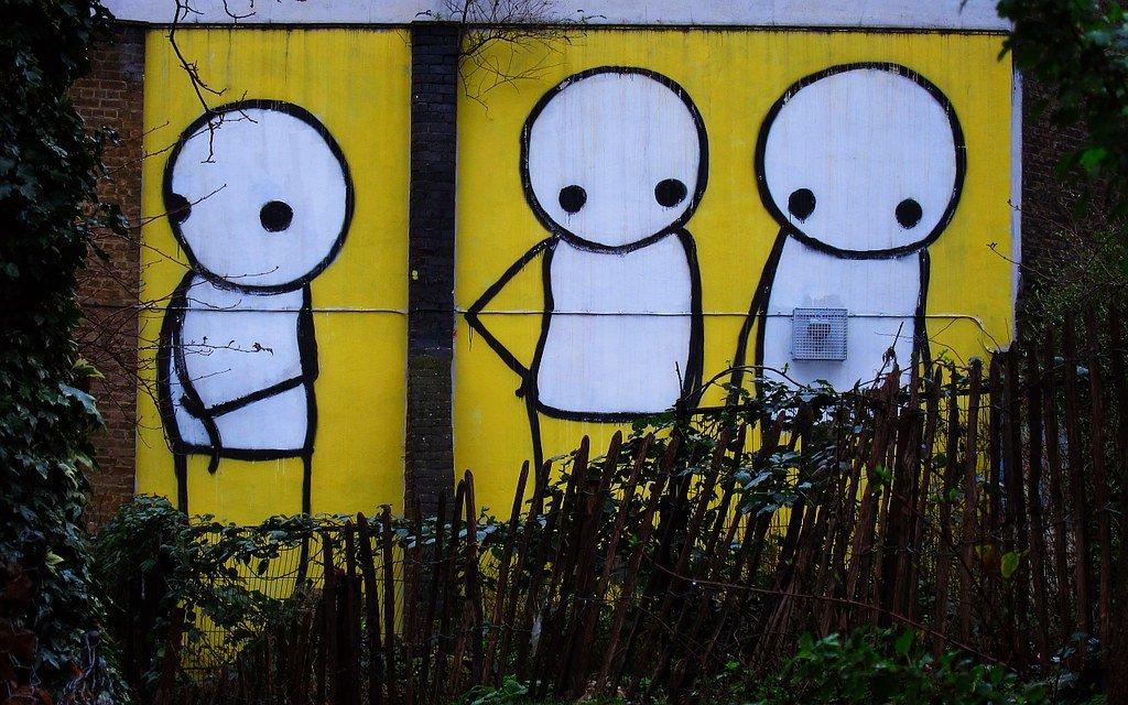 스틱(Stik) 벽화 앞