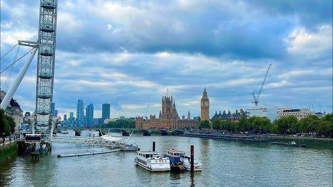 템스강 남쪽 강변 (South Bank, 런던 아이 근처)