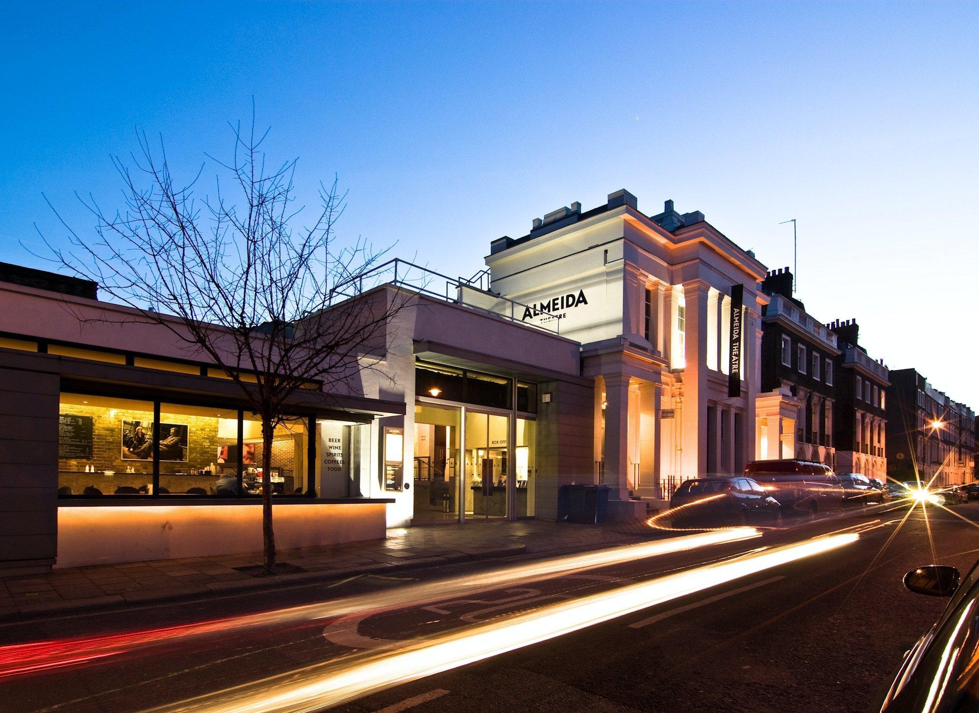 🎭 알메이다 극장 (알메이다 시어터)