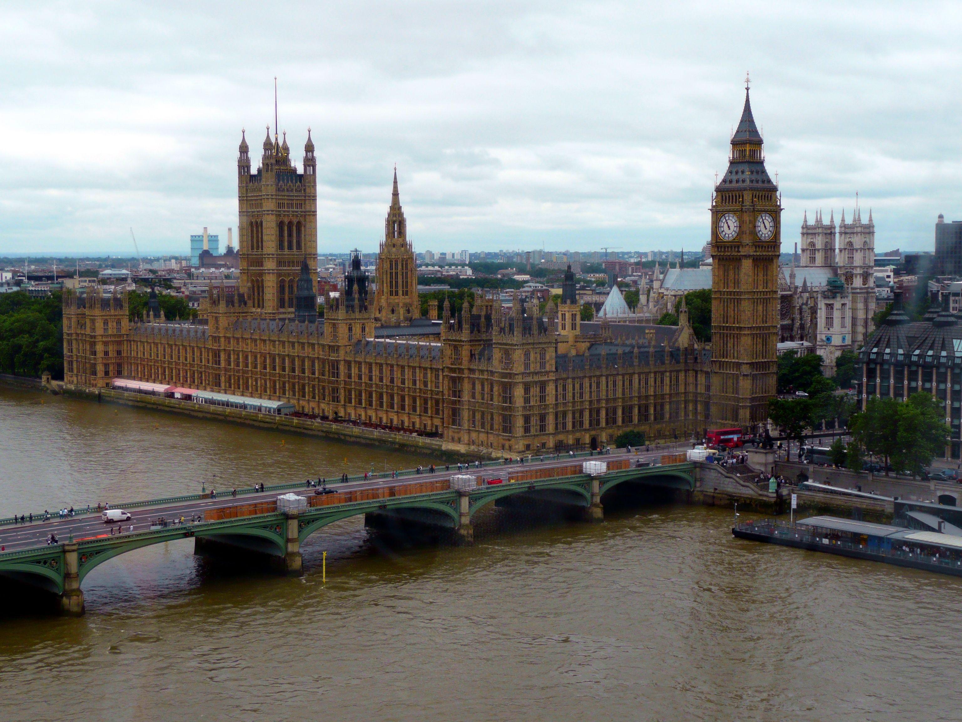 템스강 건너편 (런던 아이 근처)