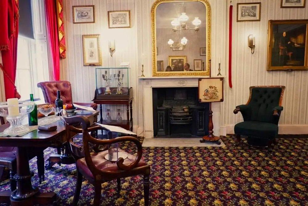 응접실 (Drawing Room)