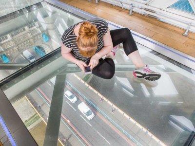 유리 바닥 전망대 (Glass Floor Walkway)