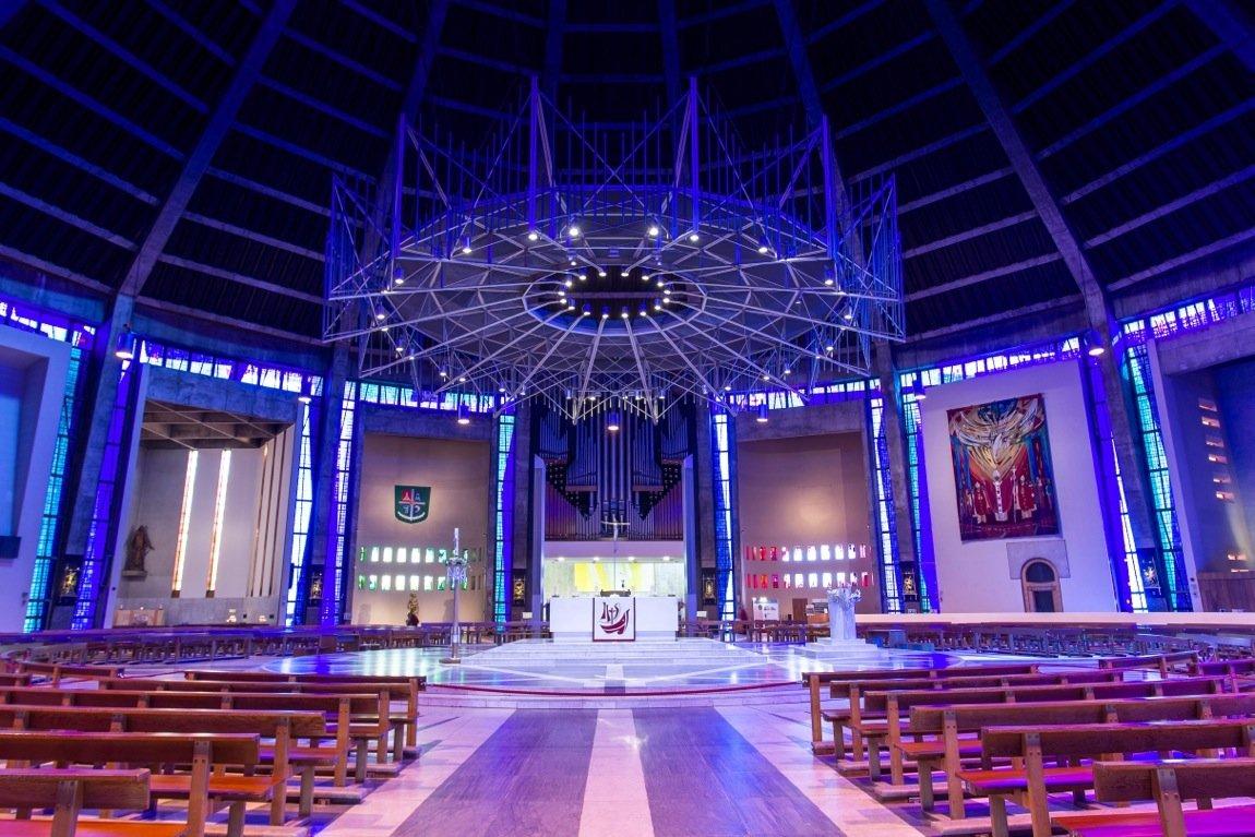 리버풀 대성당 예배 모습