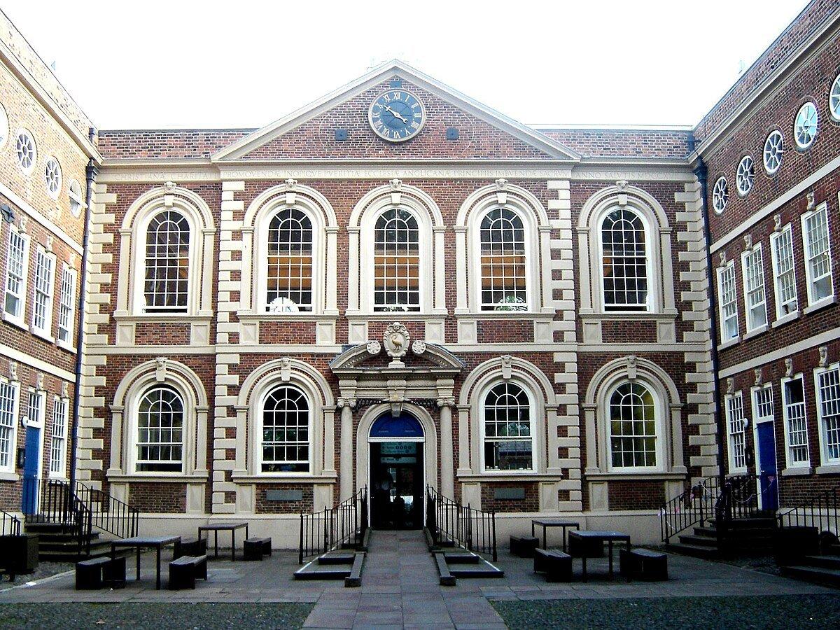 🎨 블루코트 (The Bluecoat)