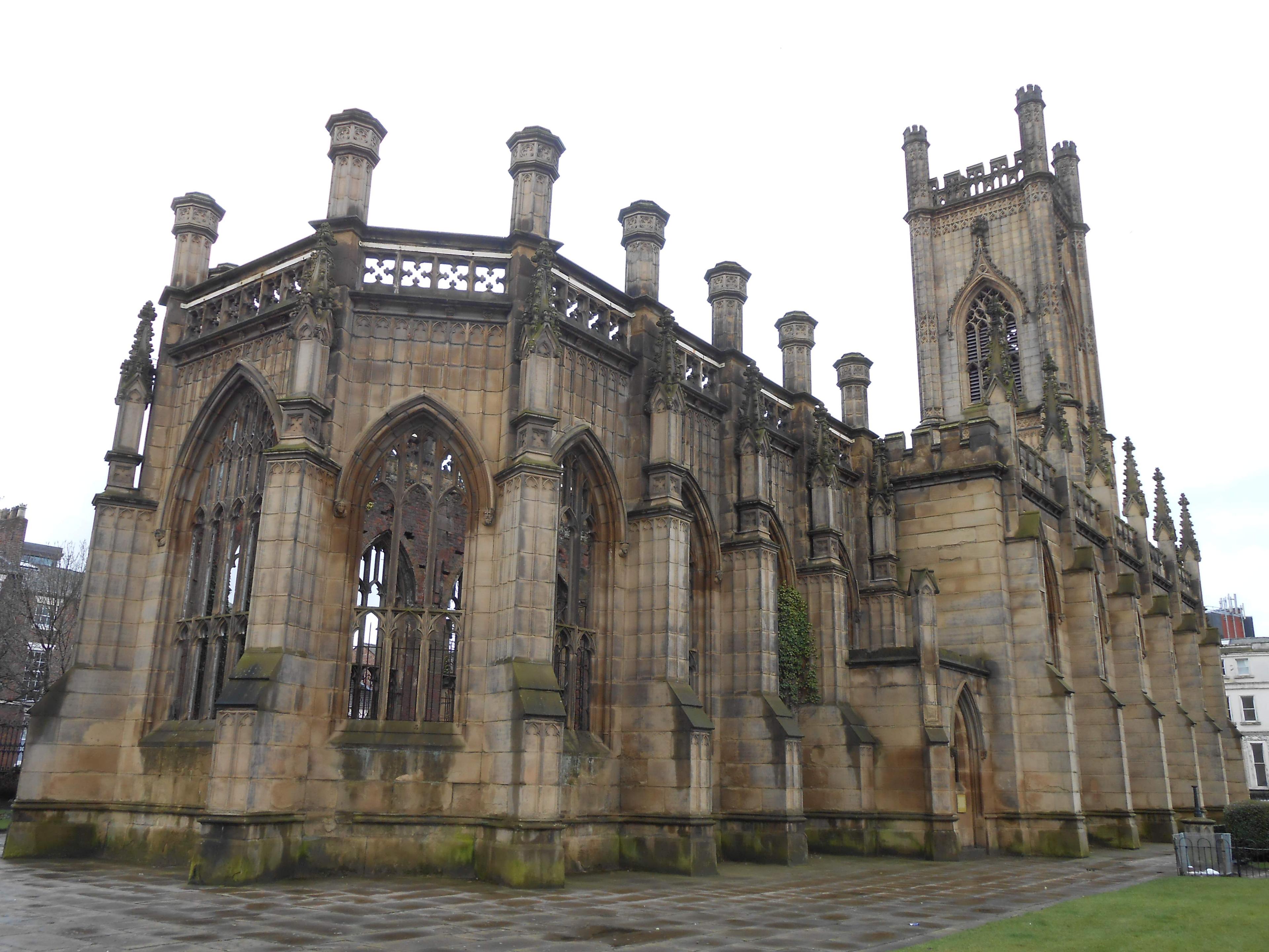 ⛪ 폭격 맞은 교회(세인트 루크스 봄드 아웃 처치)