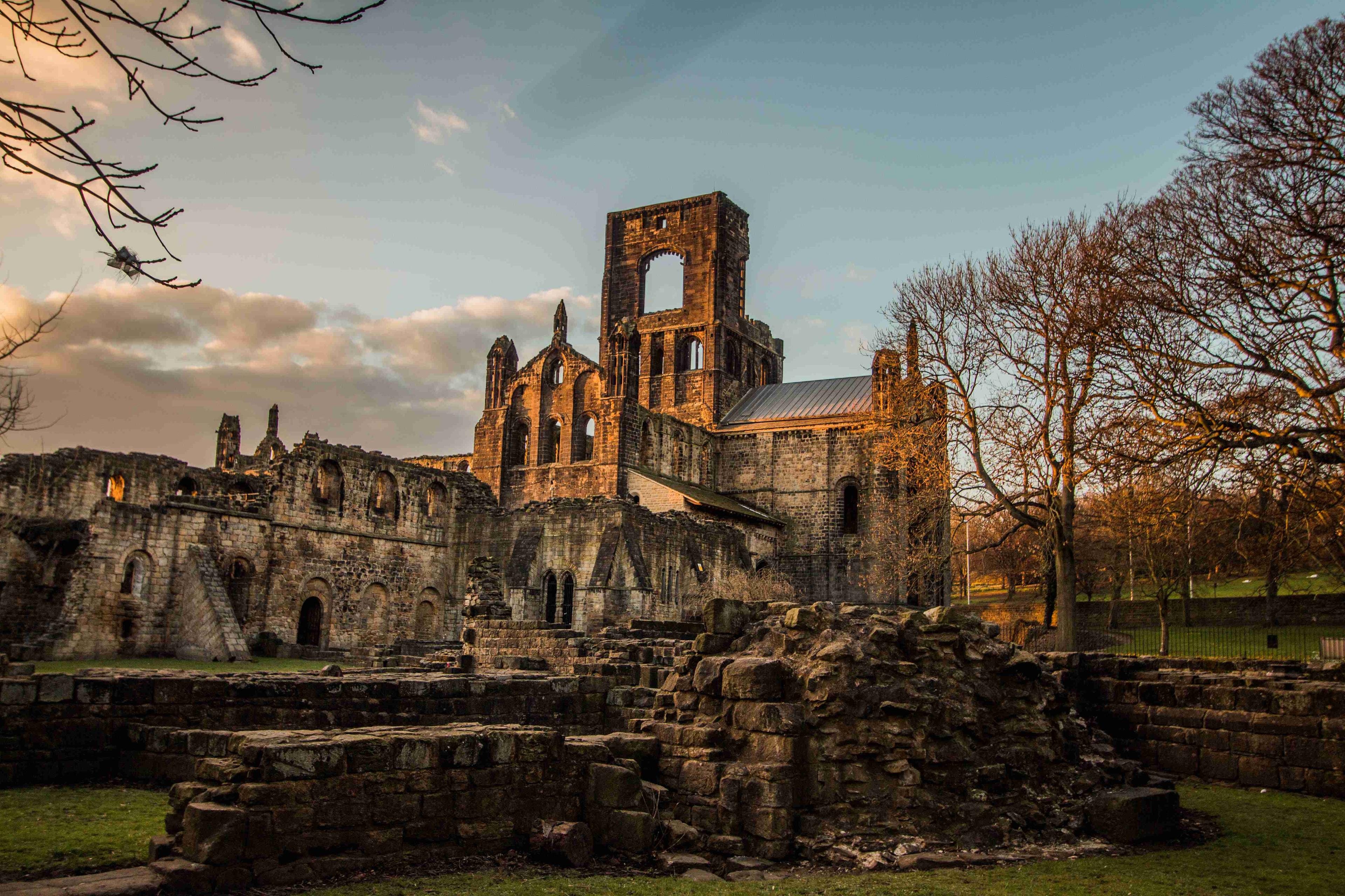 ⛪ 커크스톨 수도원 (Kirkstall Abbey)