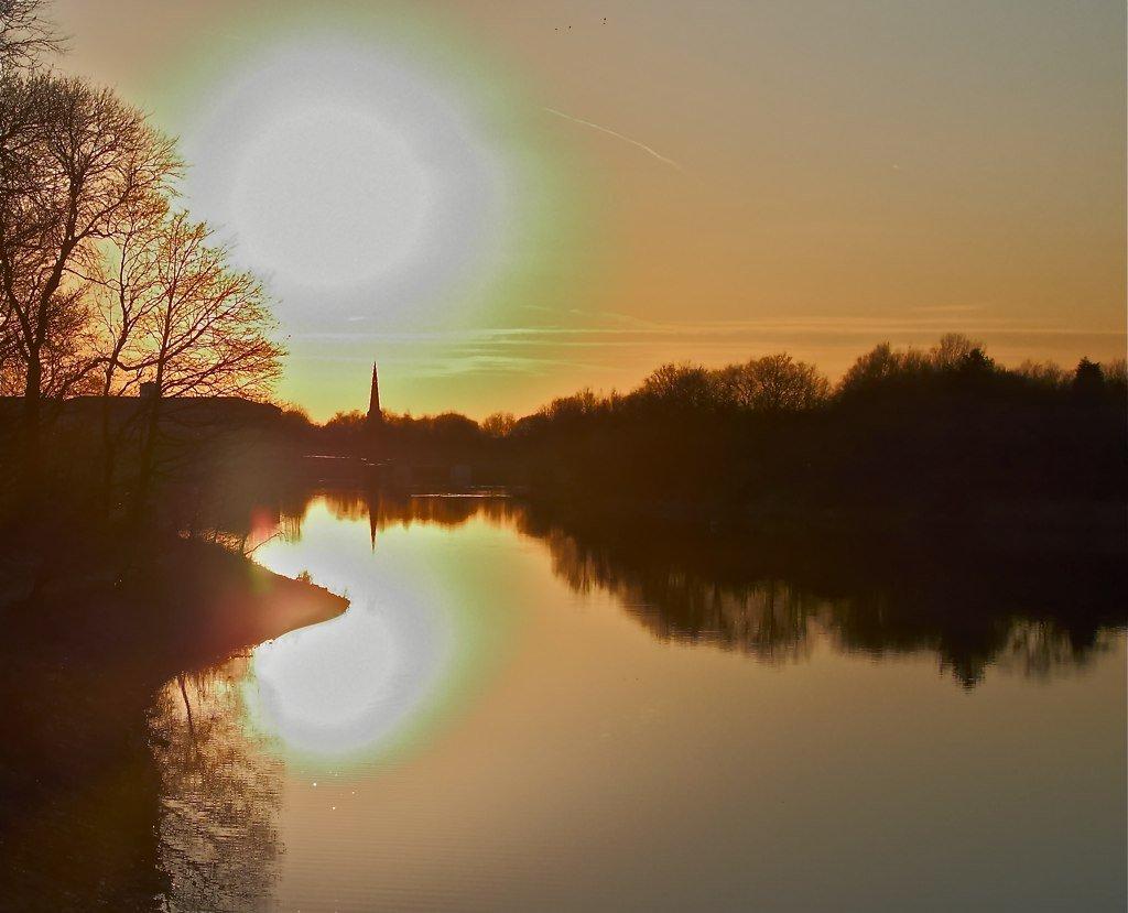 저수지 가장자리