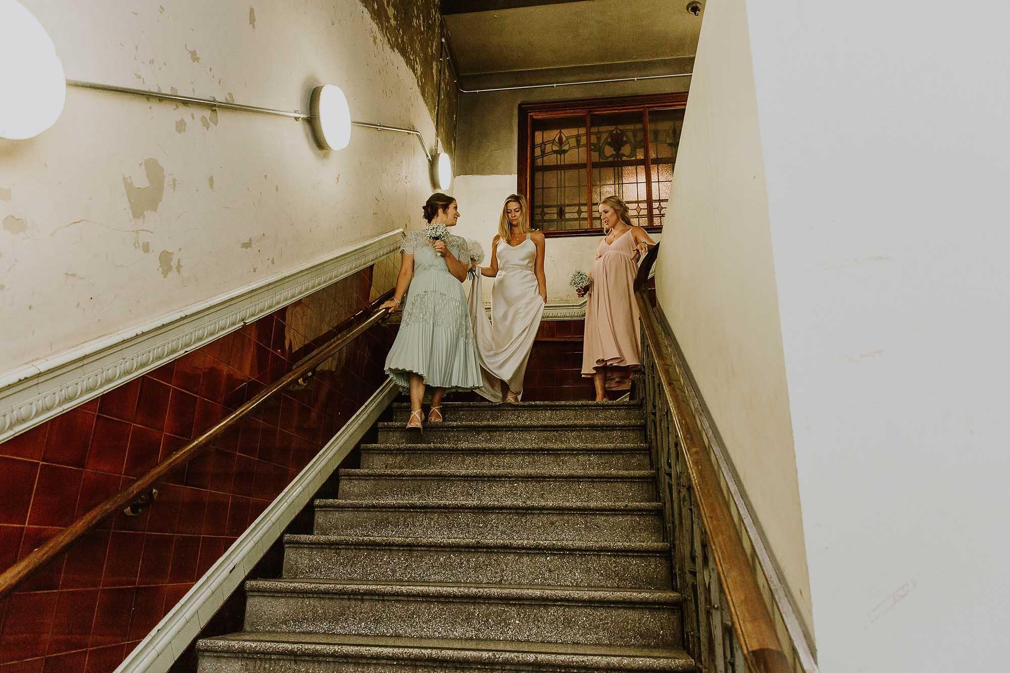 중앙 계단 및 후면 계단