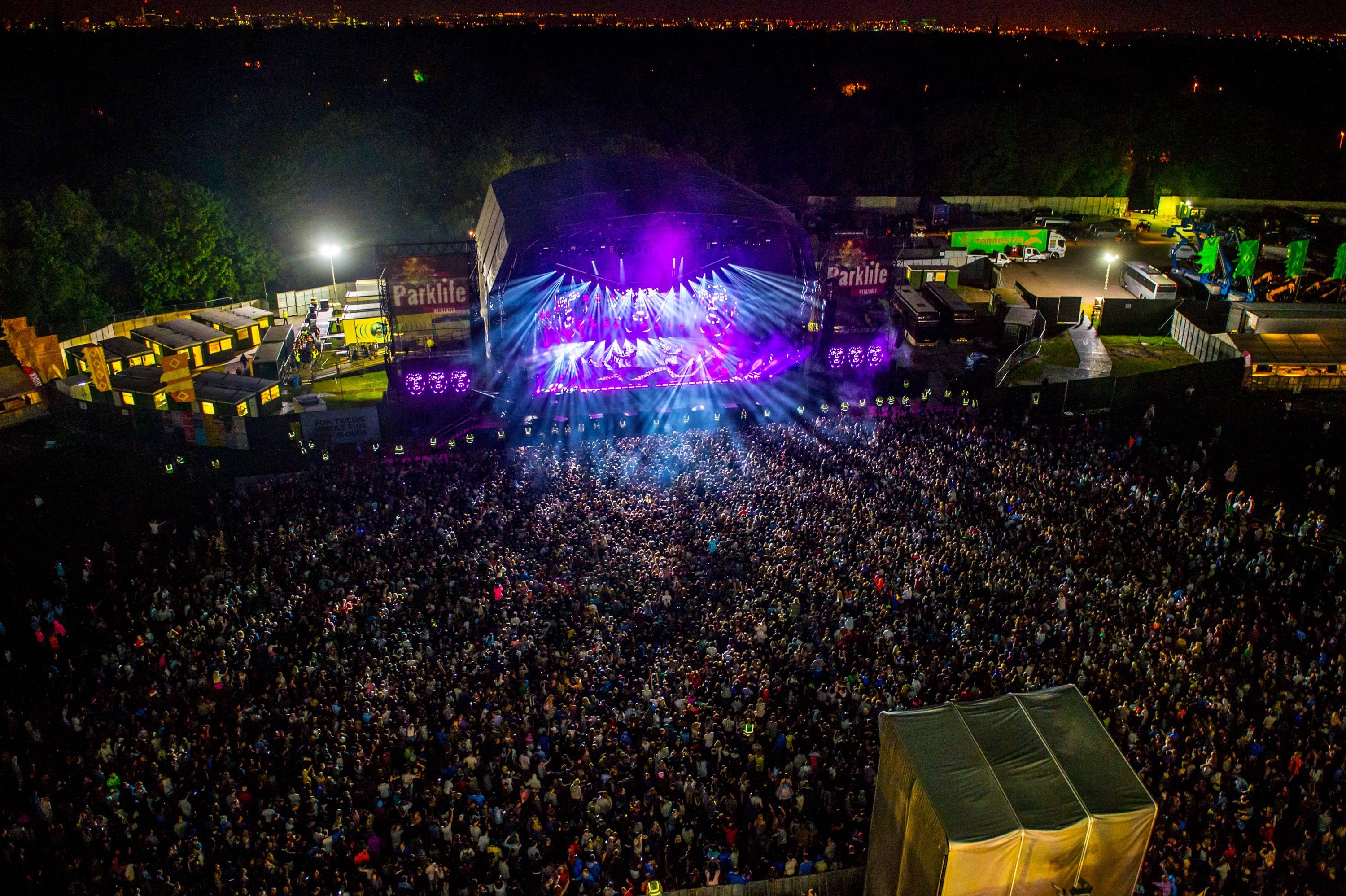 오아시스 공연 포스터 또는 히턴 공원 공연 예상 모습