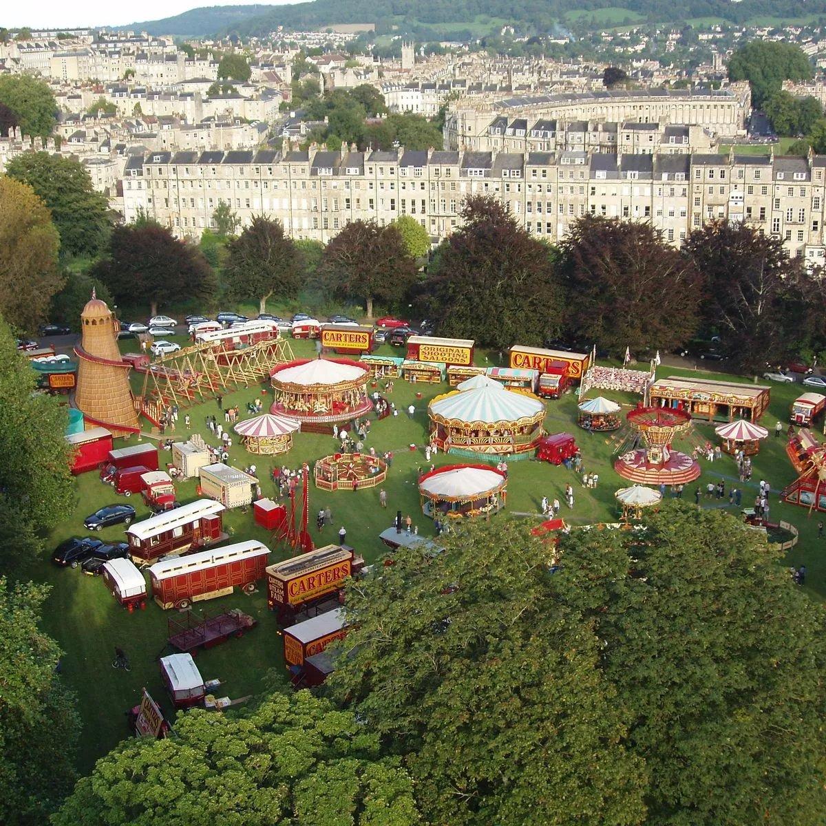 로열 빅토리아 공원에서 열리는 빈티지 펀페어와 열기구