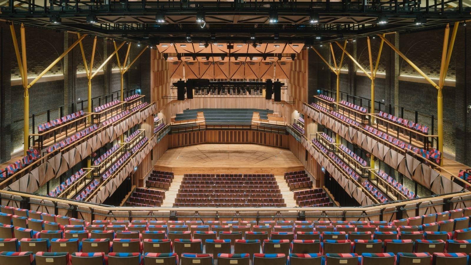 클래식 콘서트 시즌 포스터 이미지