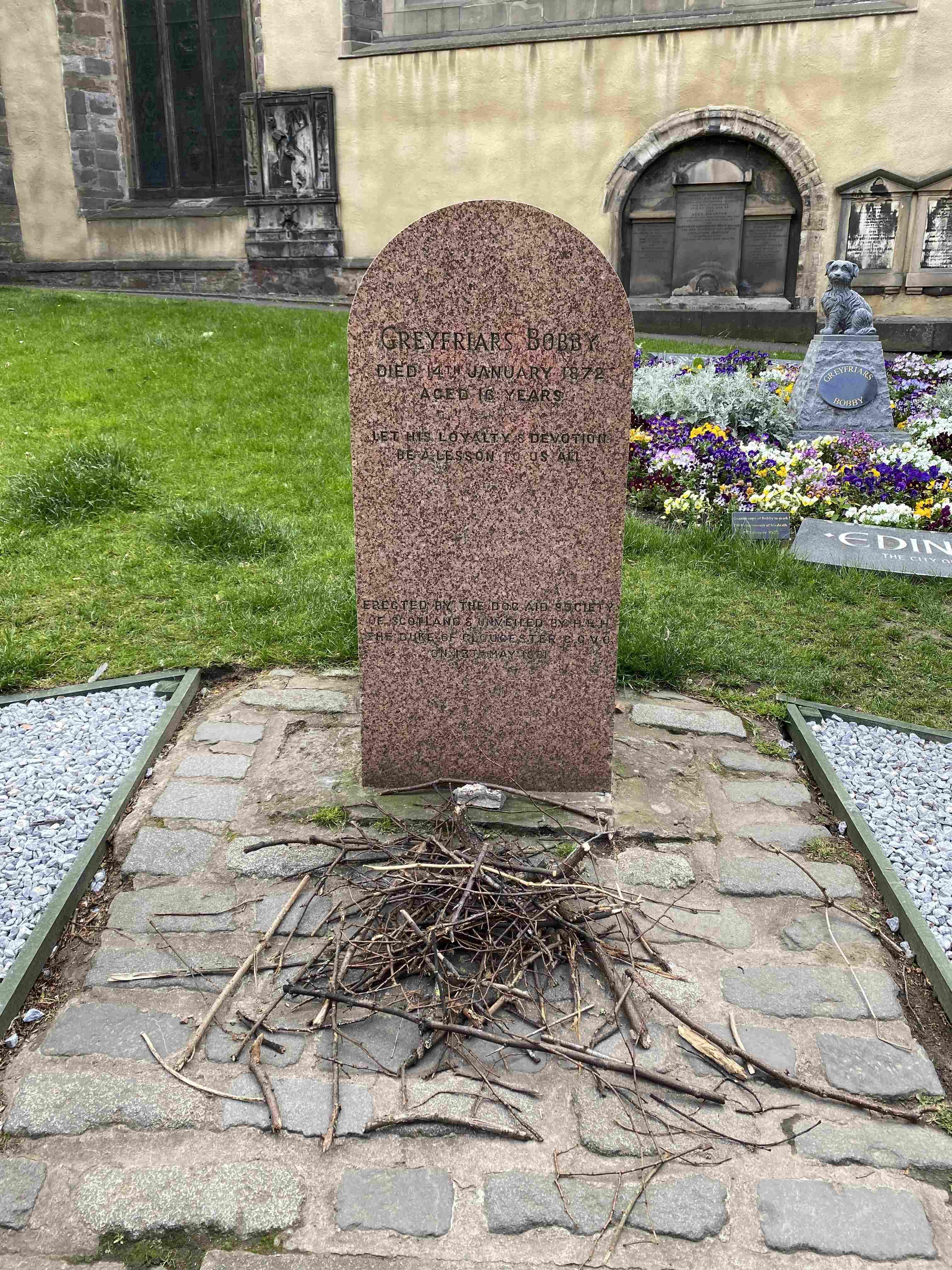 바비의 묘비 (그레이프라이어스 커크야드 내)