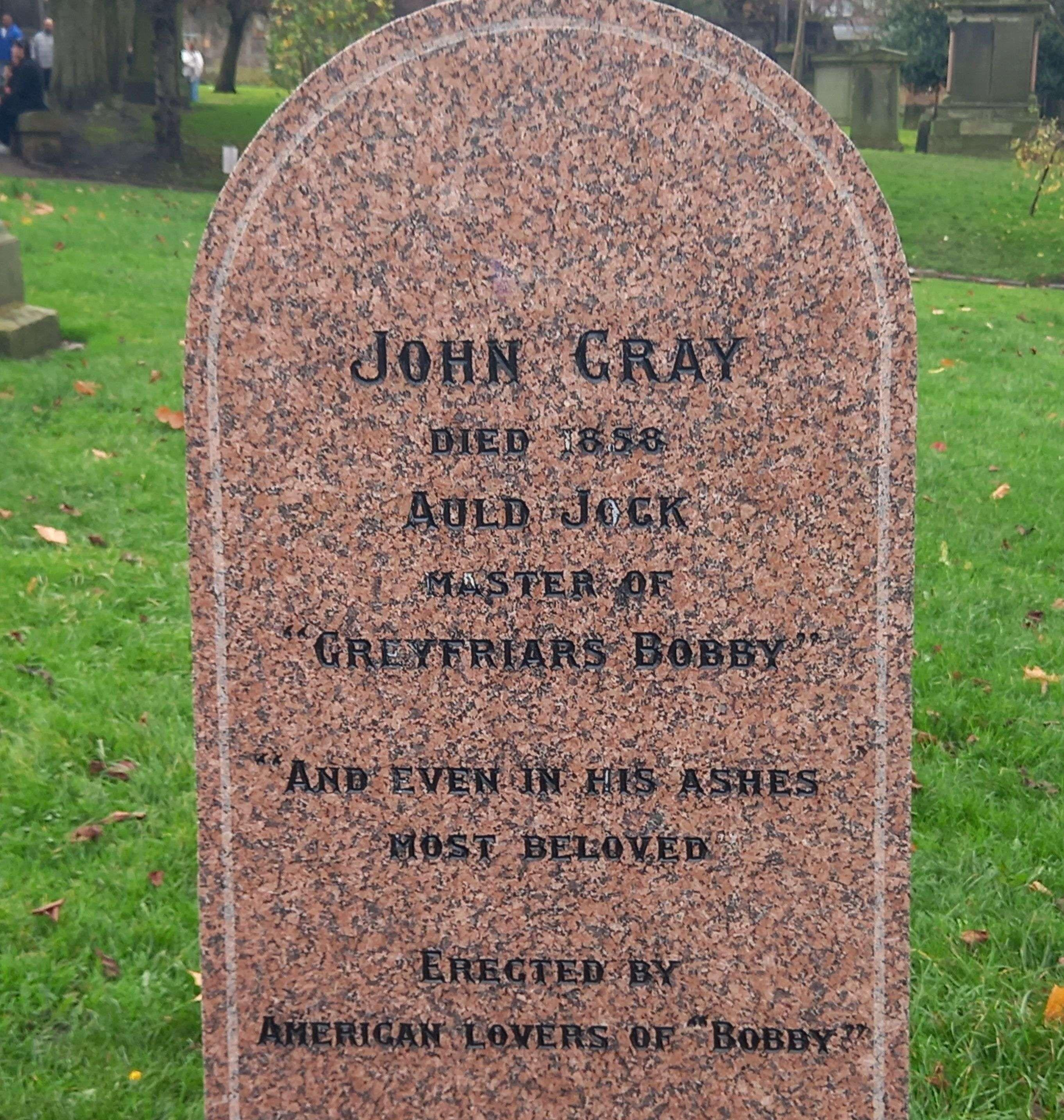 존 그레이의 묘비 (그레이프라이어스 커크야드 내)