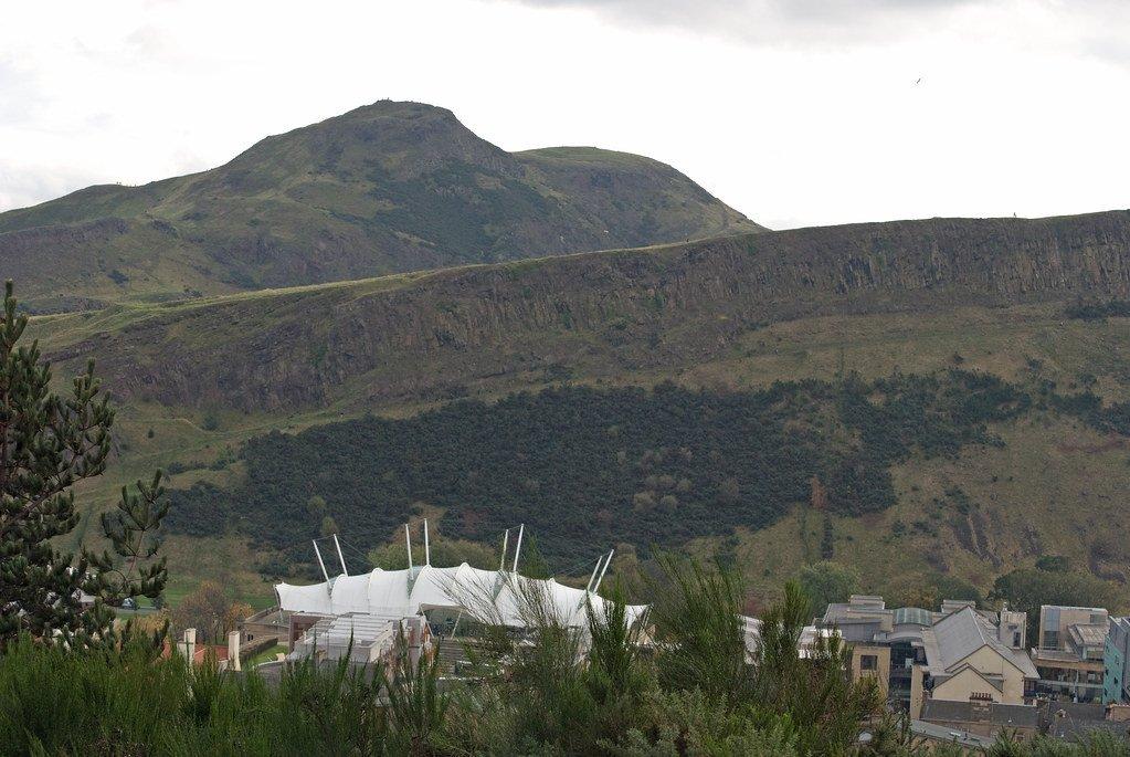 아서스 시트 배경의 다이내믹 어스