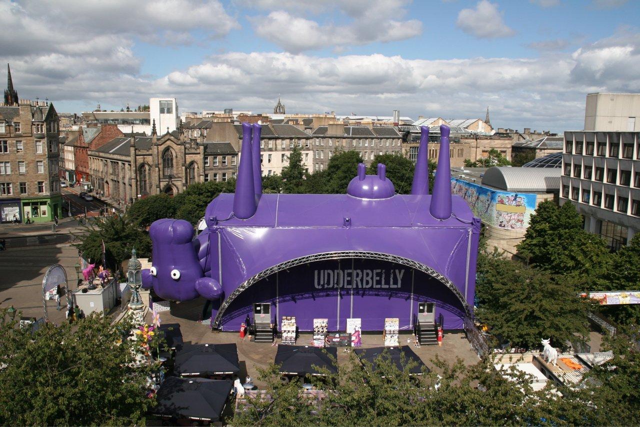 에든버러 페스티벌 프린지 기간의 트론 커크