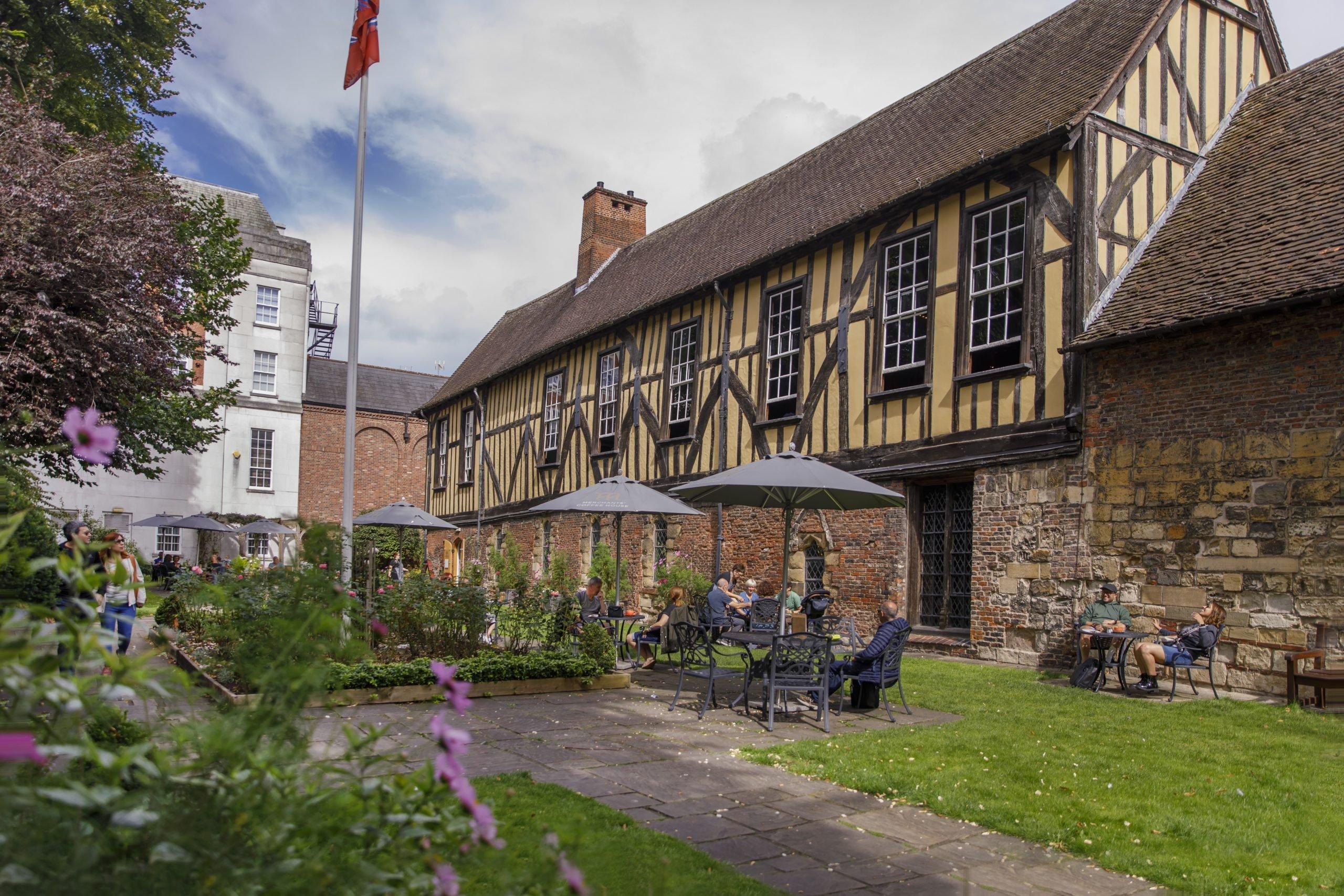 외부 정원 (Exterior Gardens)